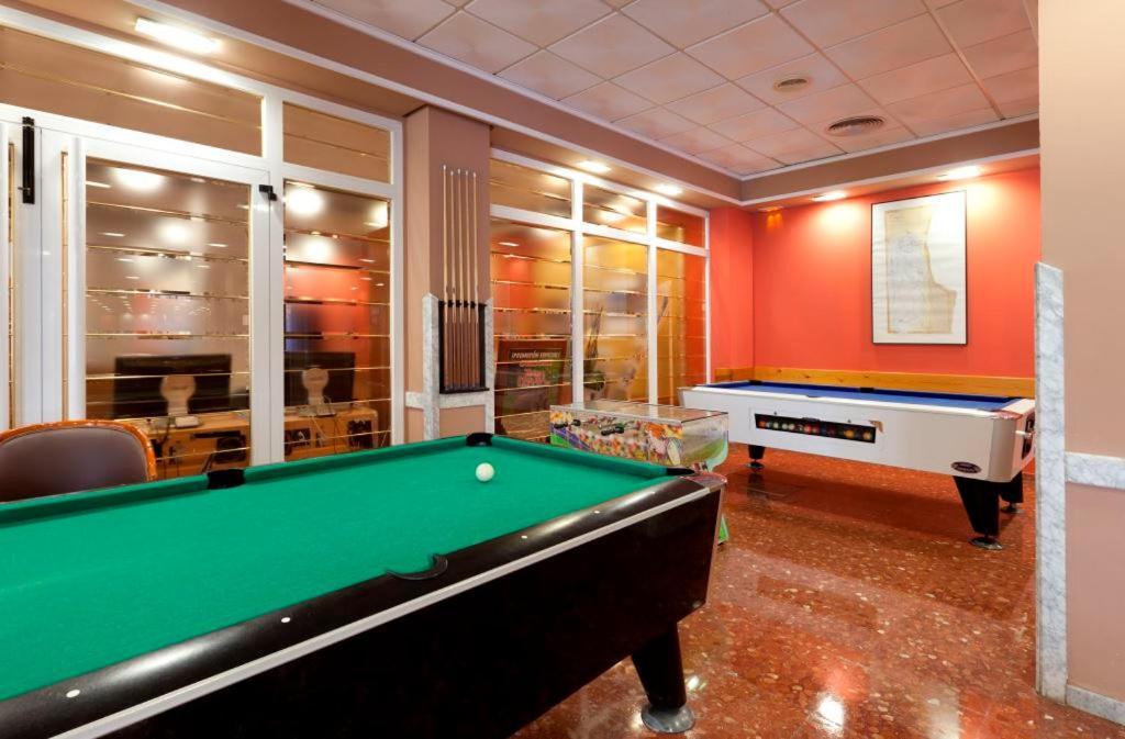 Hotel Cabana Бенидорм Екстериор снимка