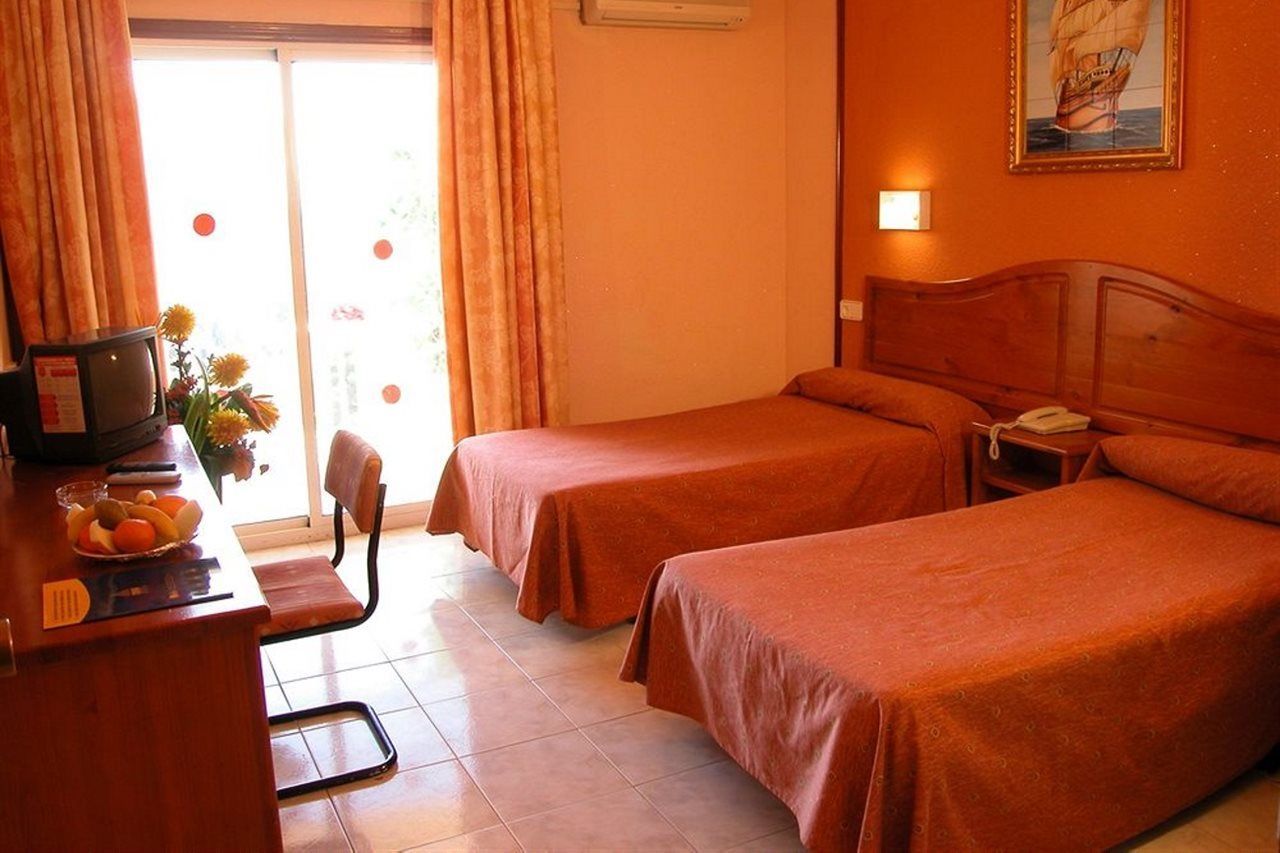 Hotel Cabana Бенидорм Екстериор снимка